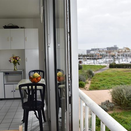 Appartement 1 Chambre, Avec Loggia Et Vue Sur Le Port Olona La Chaume Bagian luar foto