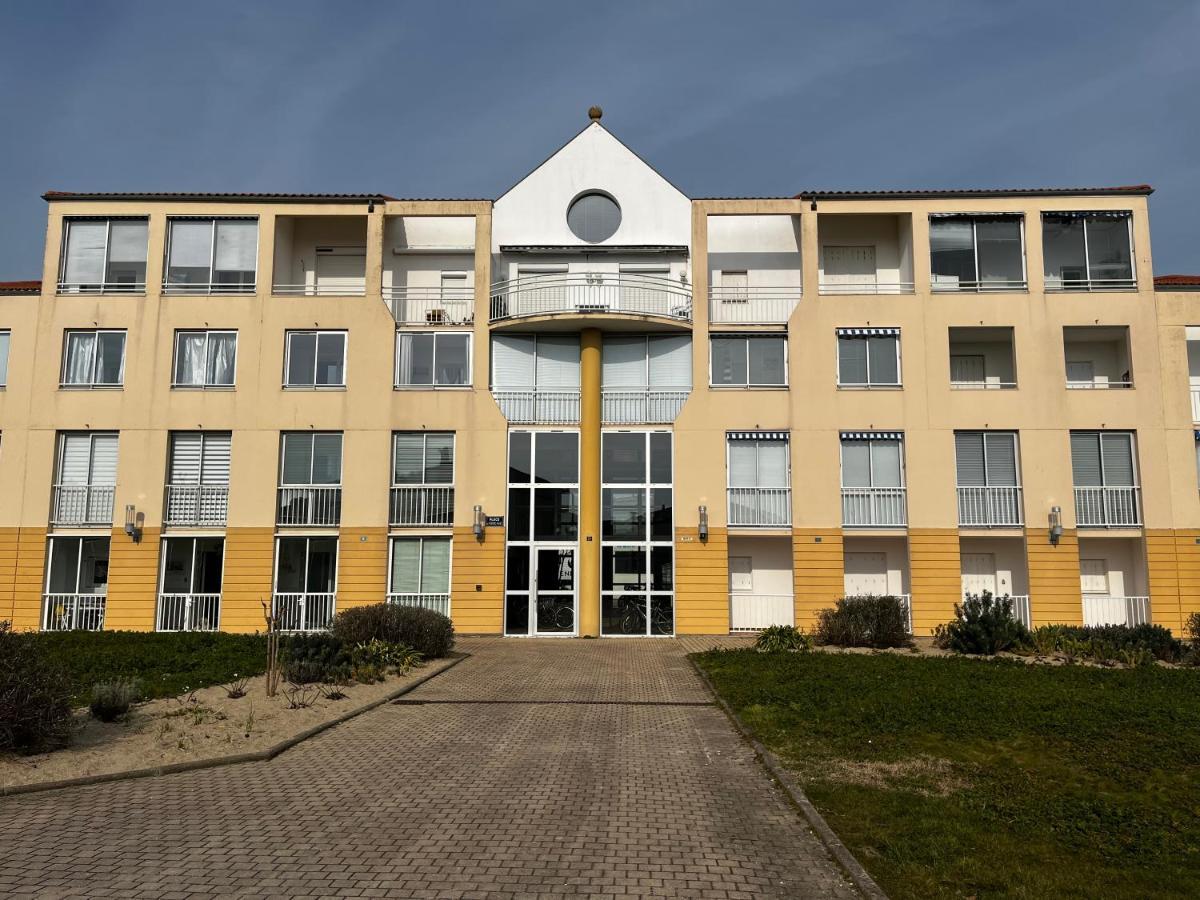 Appartement 1 Chambre, Avec Loggia Et Vue Sur Le Port Olona La Chaume Bagian luar foto