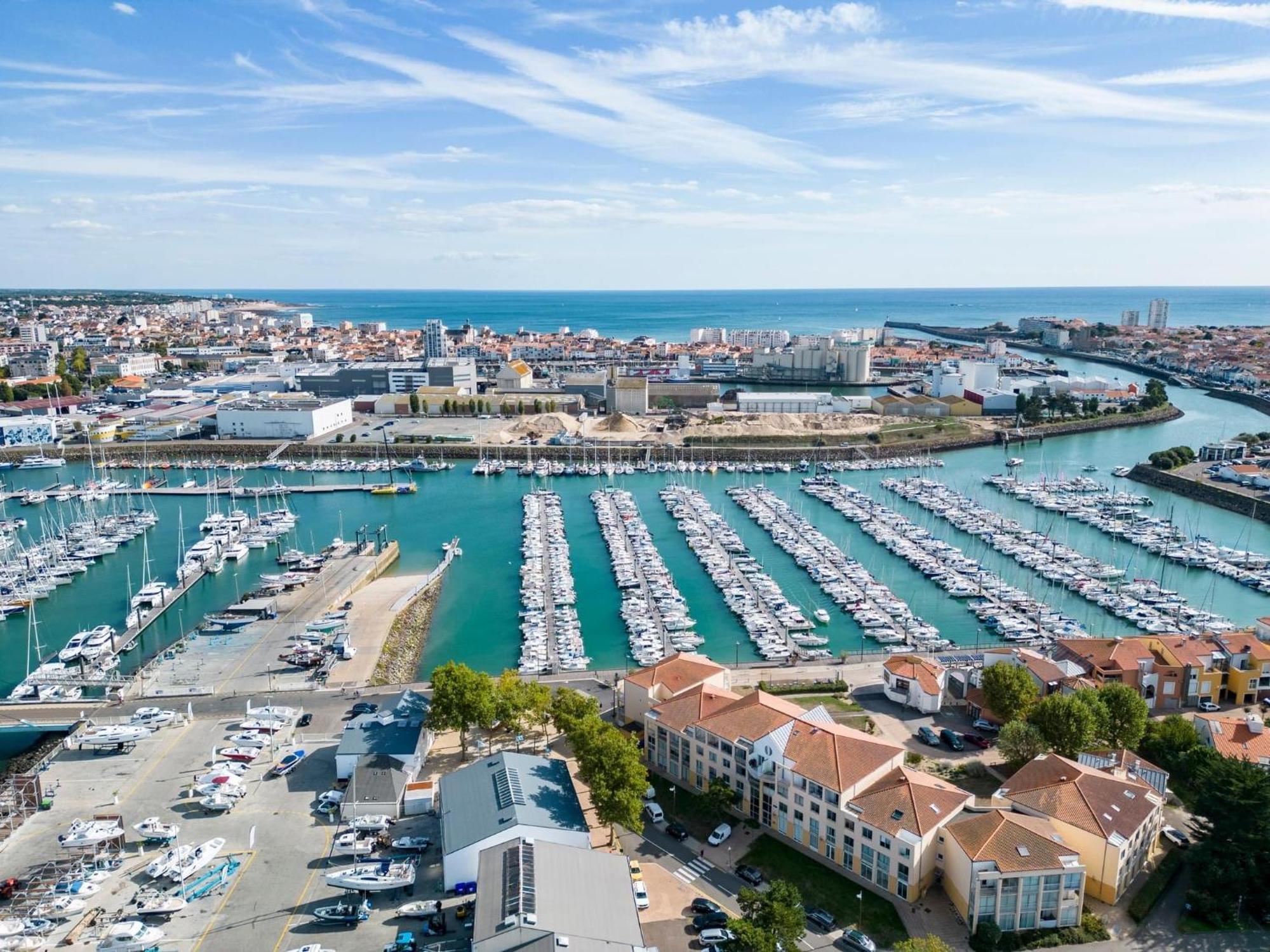 Appartement 1 Chambre, Avec Loggia Et Vue Sur Le Port Olona La Chaume Bagian luar foto